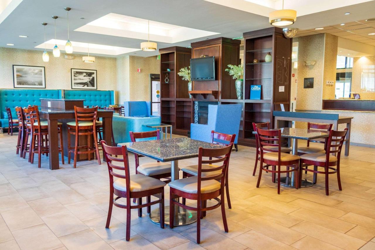 Comfort Inn & Suites Plainville-Foxboro Exterior photo