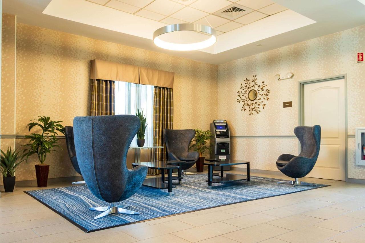 Comfort Inn & Suites Plainville-Foxboro Exterior photo